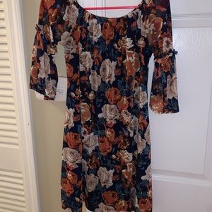 Flowered 3/4 sleeve dress